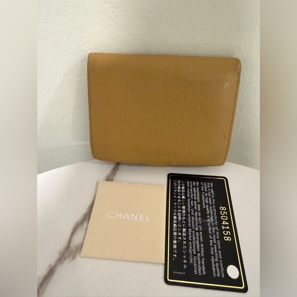 CHANEL Yellow Leather Card Holder - Picture 3 of 9